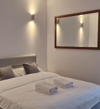 Modern House Hotel Máramarossziget Kültér fotó