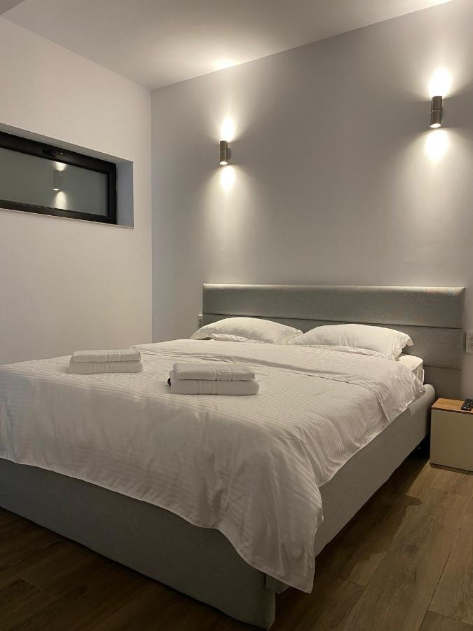 Modern House Hotel Máramarossziget Kültér fotó