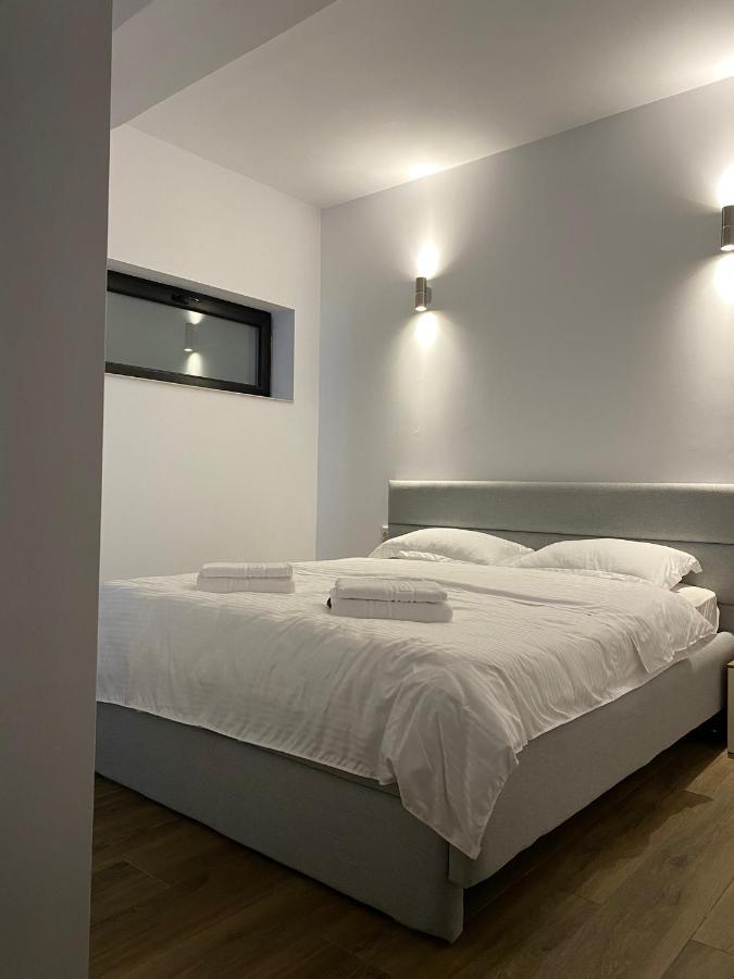Modern House Hotel Máramarossziget Kültér fotó