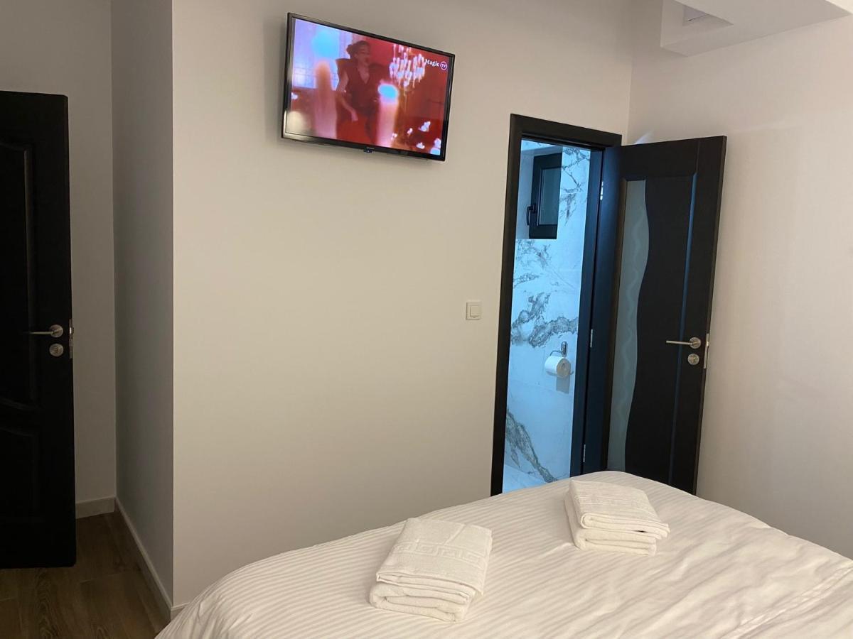 Modern House Hotel Máramarossziget Kültér fotó