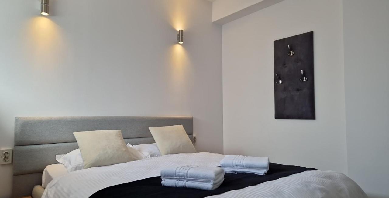 Modern House Hotel Máramarossziget Kültér fotó