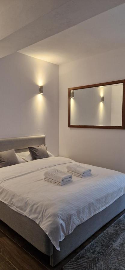 Modern House Hotel Máramarossziget Kültér fotó