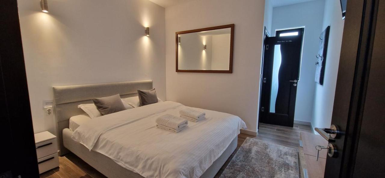 Modern House Hotel Máramarossziget Kültér fotó